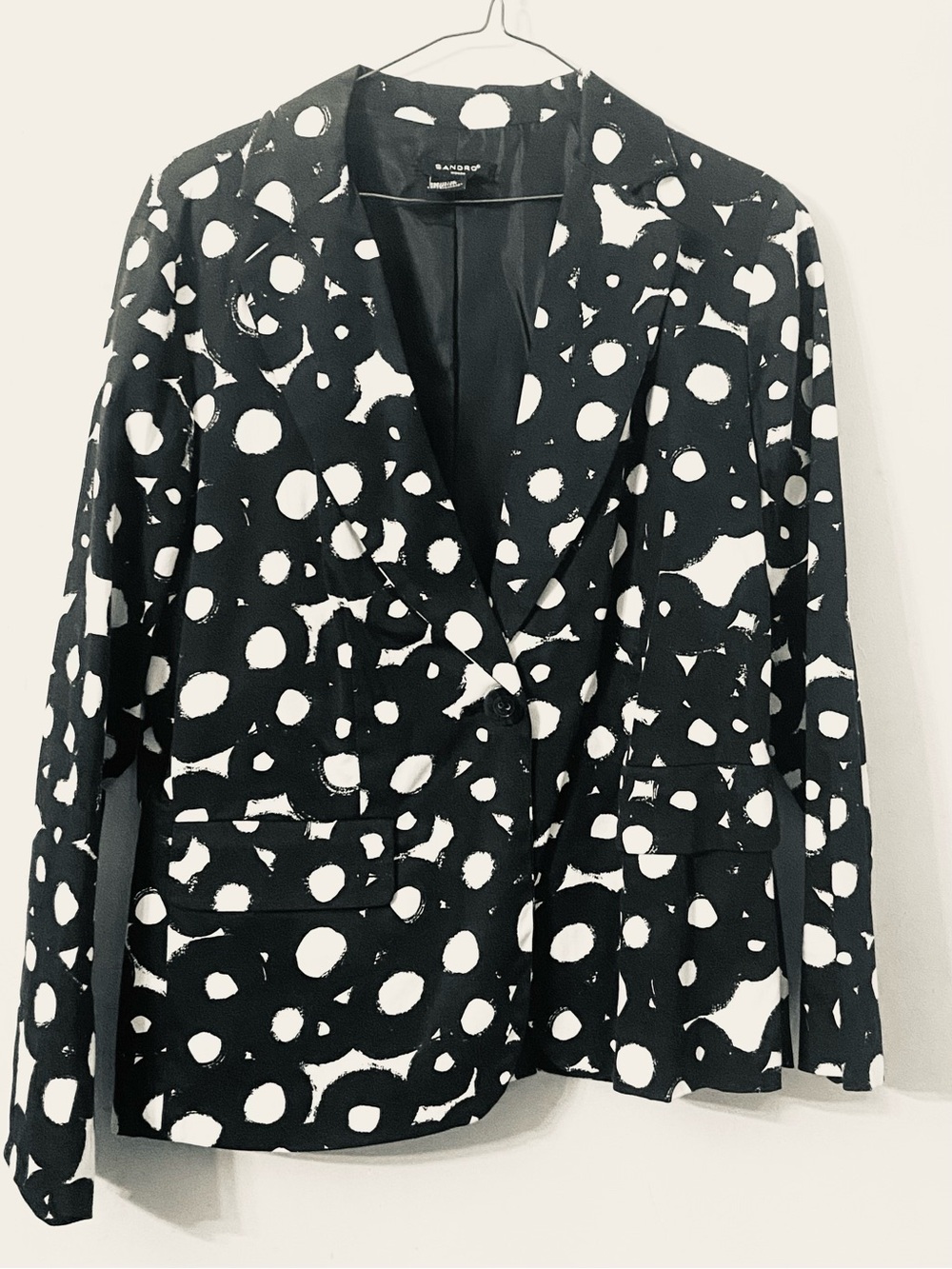 Sandro Woman Black with White Print Lapel Long Sleeves Blazer